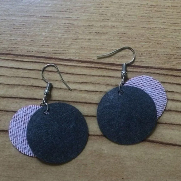 Hand‎ Crafted earrings - Picture 3 of 6